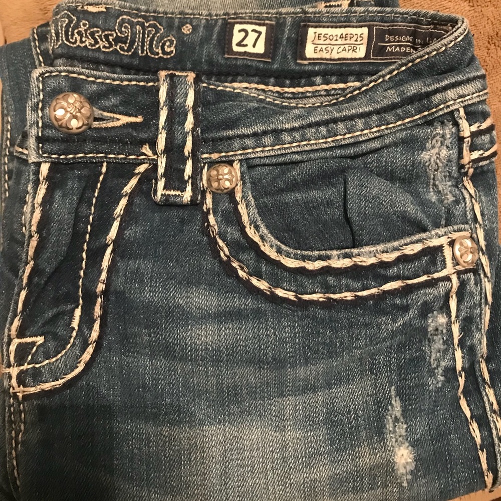 Miss Me lighter wash Capri jeans